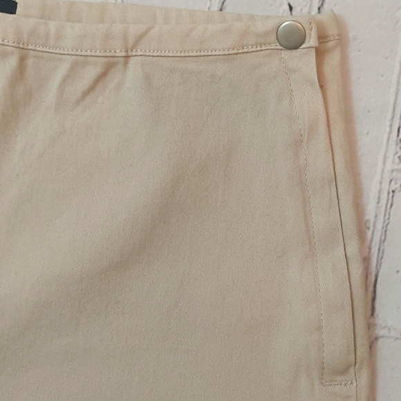 Forever 21 Shorts Size 30 - Picture 2 of 7